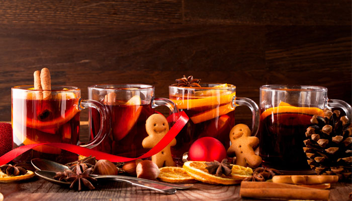 The Most Traditional Christmas Cocktails