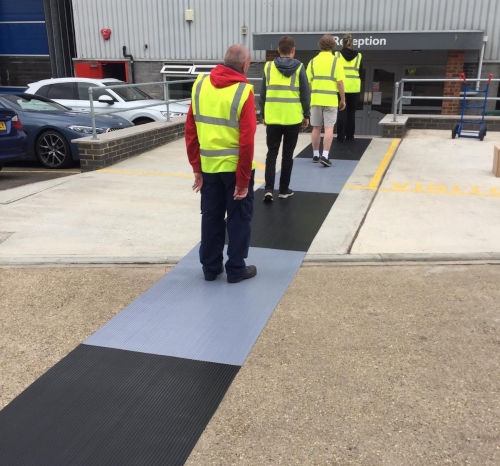 Broad-Ribbed Social Distancing Walkway Matting