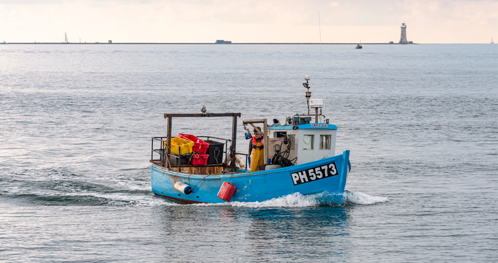 Fishing boat 